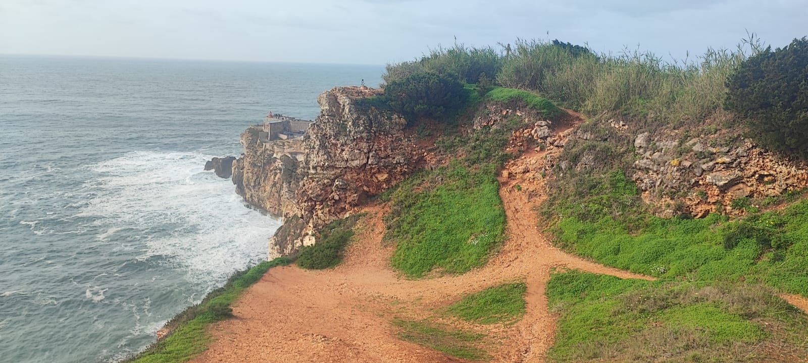 Nazaré Trampelpfade